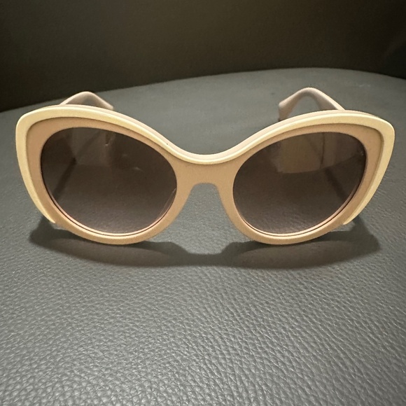 Prada sunglasses - Picture 1 of 4